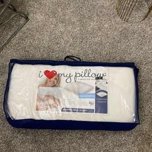 King Pillow - I love my pillow - Traditional Medium Profile